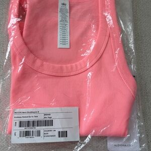 NWT Alo Yoga Goddess Ribbed Go-To Tank Neon Bubblegum Size Small